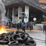 Crisis política: alzamiento policial y revuelta de docentes y estatales contra salarios de hambre en Misiones