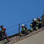 El Vaticano empezó a instalar la chimenea que anunciará al sucesor del papa Francisco