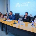 La legislatura busca generar conciencia sobre el cáncer de mama.