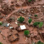 Demandan a BHP por USD 235 millones tras colapso de presa minera en Brasil