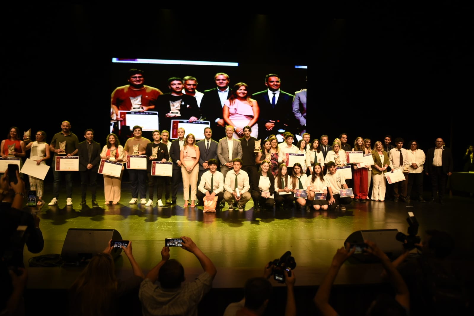 Gala y Premiación a los ganadores del concurso literario “San Juan ...