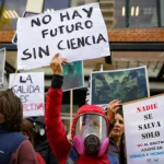 El Gobierno cancela líneas de financiamiento científicas y el presupuesto desciende hacia el 0,164% del PBI