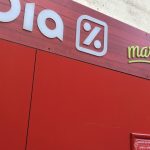 El mercado, regulándose: Un supermercado publicó una oferta laboral de 12 horas de trabajo por un sueldo de $407.000