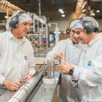 Orrego puso en valor el rol estratégico de la industria en la matriz productiva provincial durante su recorrido por Arcor