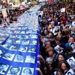 «La memoria se defiende luchando»: una multitud volvió a salir a las calles y colmó la Plaza de Mayo a 50 años del golpe de Estado