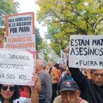 Jubilados y trabajadores protestaron en el PAMI y el Congreso por la falta de medicamentos, el deterioro de la obra social, despidos y cierres de clínicas