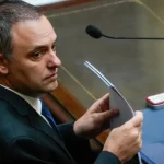 Duro revés para Manuel Adorni: casi el 80% de los argentinos quiere que deje el Gobierno