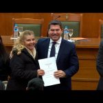 Orrego entregó escrituras y reafirmó el compromiso de avanzar con la regularización dominial en San Juan