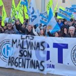 San Juan marchó para decir: «La tierra no se vende, no se quema, no se desaloja»